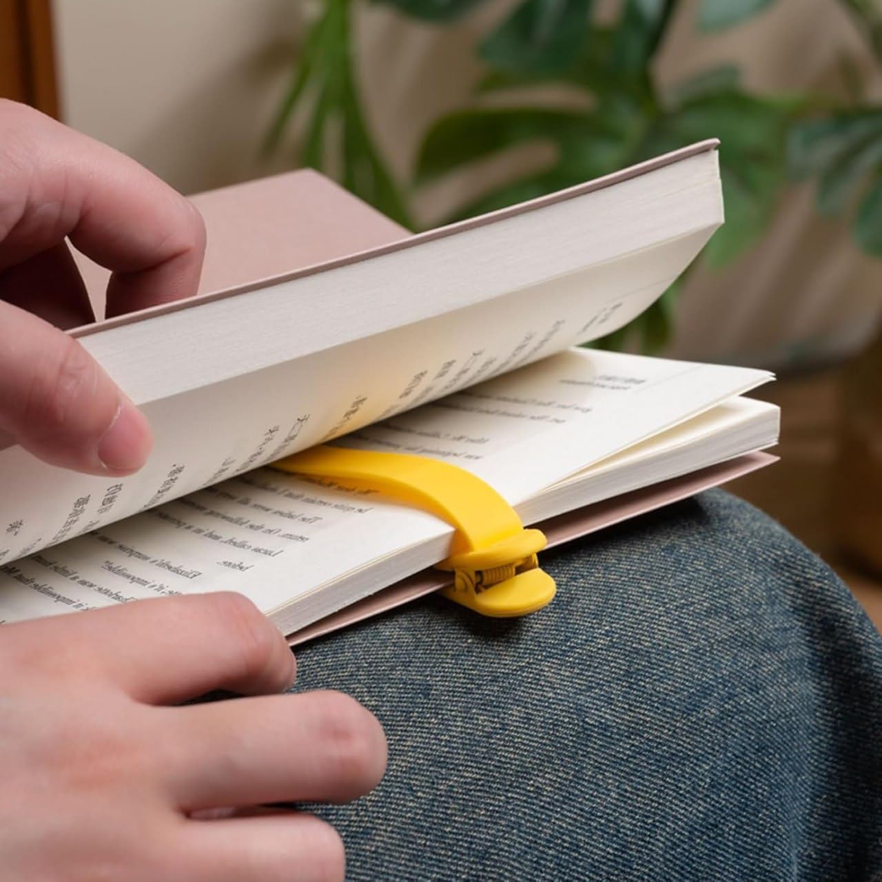 Silicone Automatic Bookmark, Flexible Page Keeper Clip, Self-Holding Page Holder for Readers, Kids, Women and Men